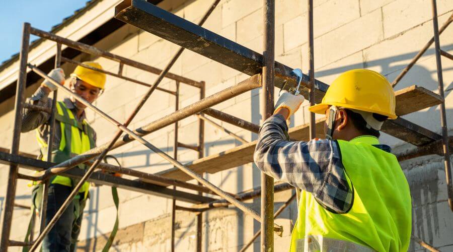 Professional fairlawn roofing services in Auburn, MI